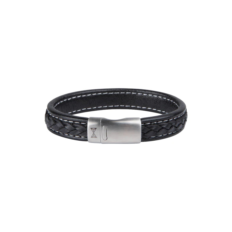 Pulsera de cuero trenzado negro con cierre de metal plateado.