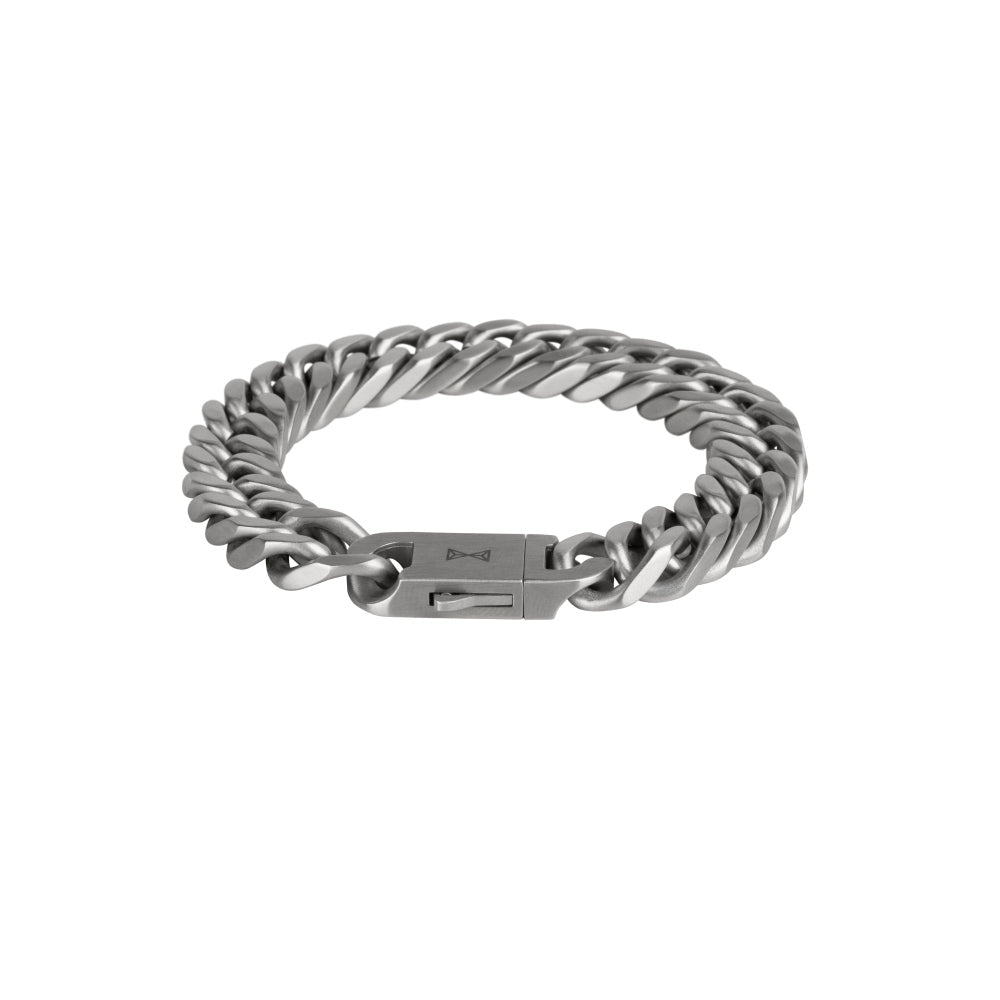 Pulsera esclava de acero inoxidable con eslabones planos y acabado satinado.