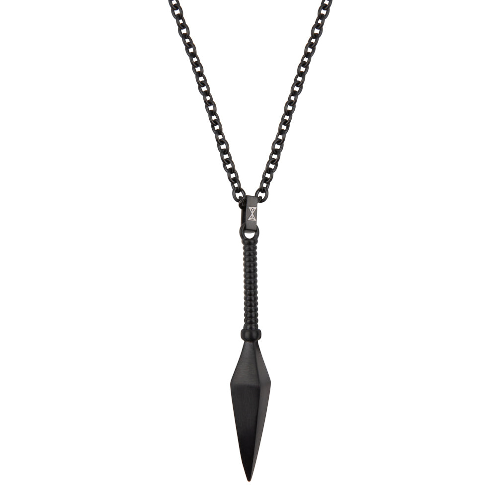 Collar negro con colgante en forma de lanza, acabado brillante y cadena de eslabones.