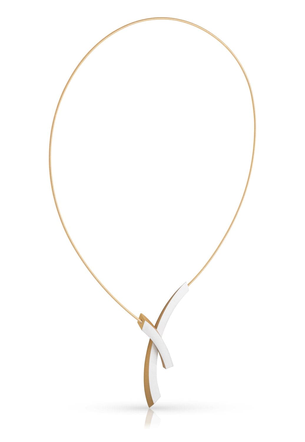 Collar dorado con diseño de arcos entrelazados en tonos dorado y plateado.