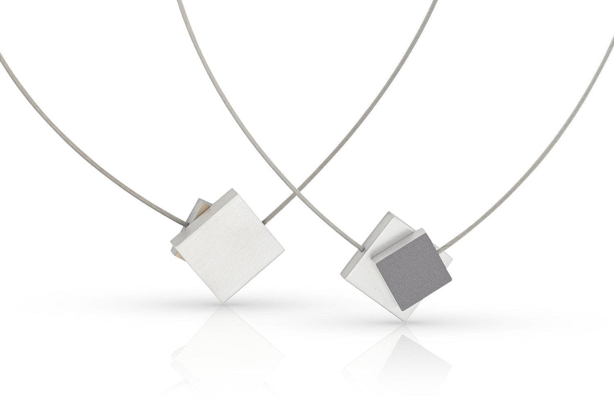 Collar Cuadrado con cuadrado de color C263AG
