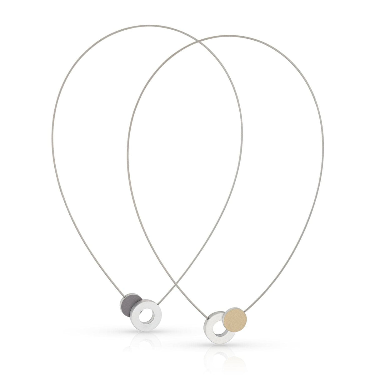 Collar con un círculo de colores y un anillo, diseño minimalista y moderno.