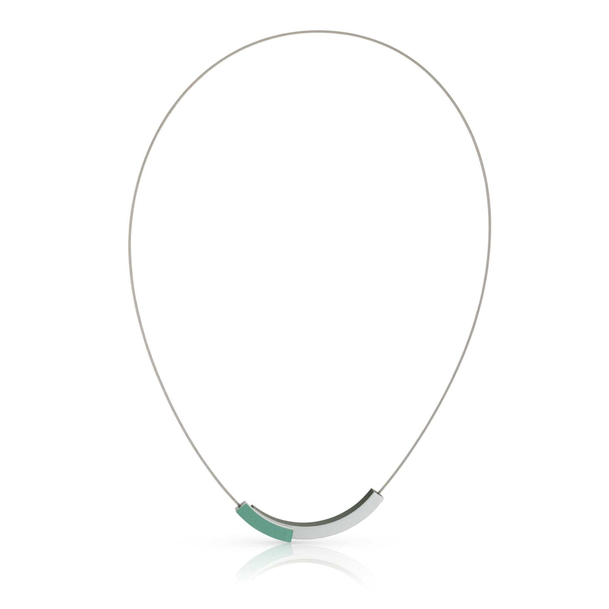 Collar con dos arcos en color verde y plateado, con cadena fina.