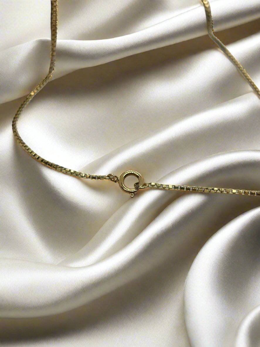 Collar vintage de 60 cm en oro de 18K con diseño veneciano y cierre de anillo.