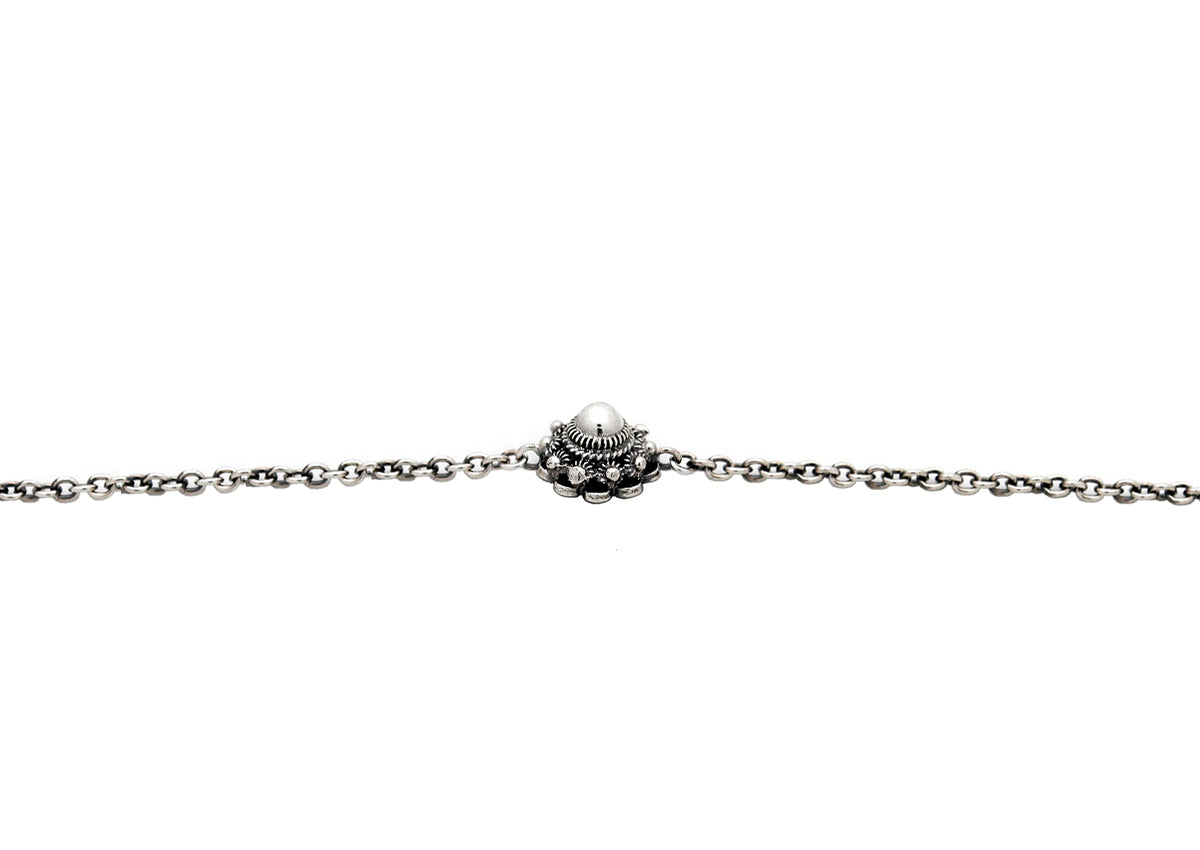 Pulsera con nudo de Zeeland de 6 mm en plata con detalle de perla central.