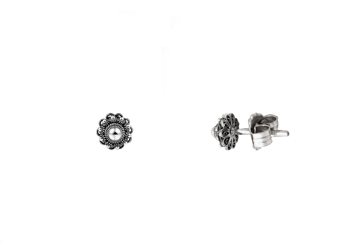 Pendientes de primera puesta en forma de botón, de 6 mm, con diseño de nudo de Zeeland en plata.
