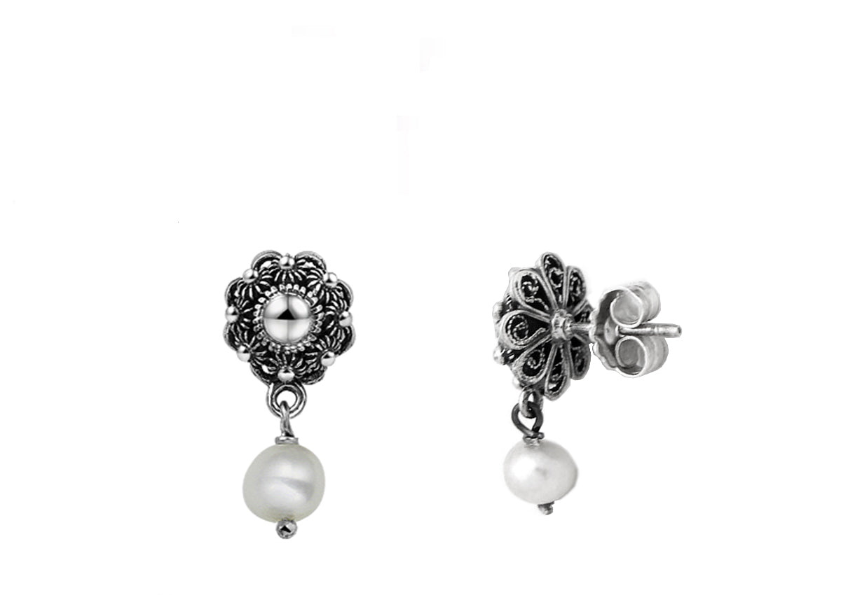 Pendientes de primera puesta con botón de Zeeland y perla de 10 mm.