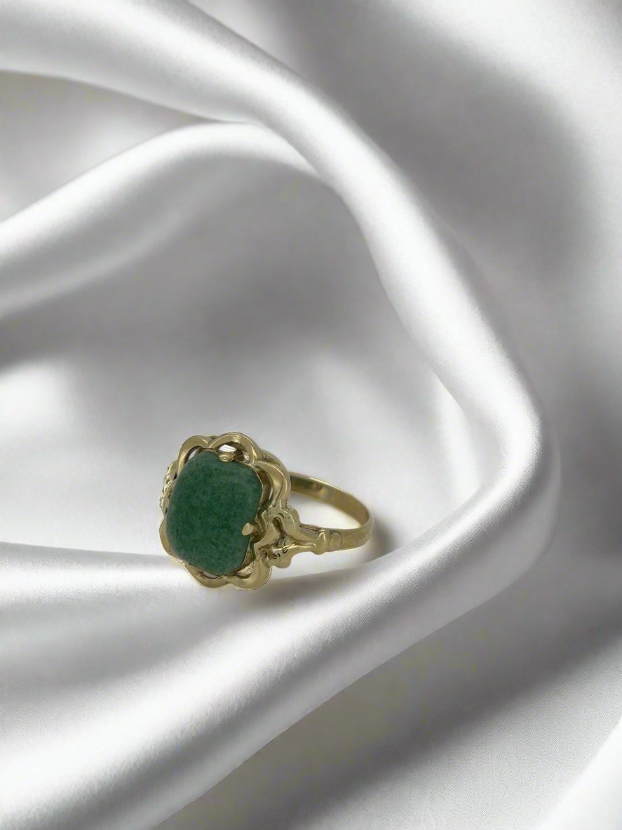 Anillo vintage de oro de 14k con piedra cuadrada de musgo verde, 2.7gr.