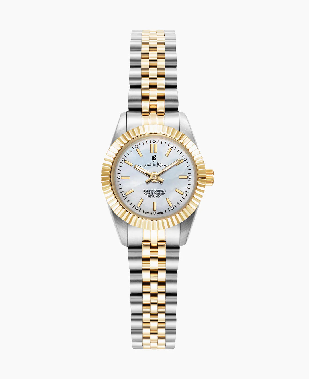 Reloj de esfera plateada con caja bicolor y pulsera de eslabones dorados y plateados.