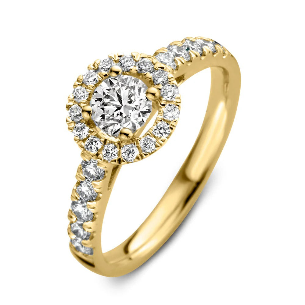 Anillo de oro amarillo con diamante central y circonitas alrededor.