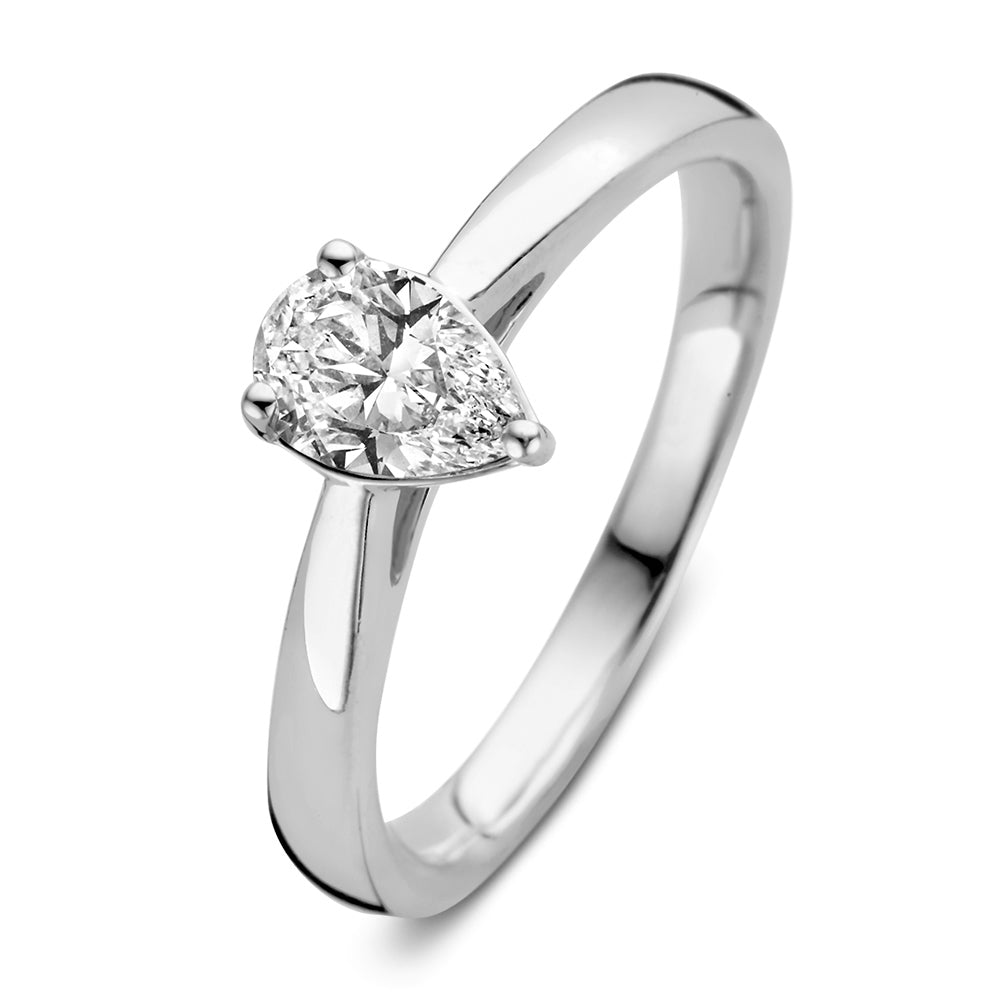 Anillo de oro blanco con diamante en forma de corazón de 0,50 quilates.