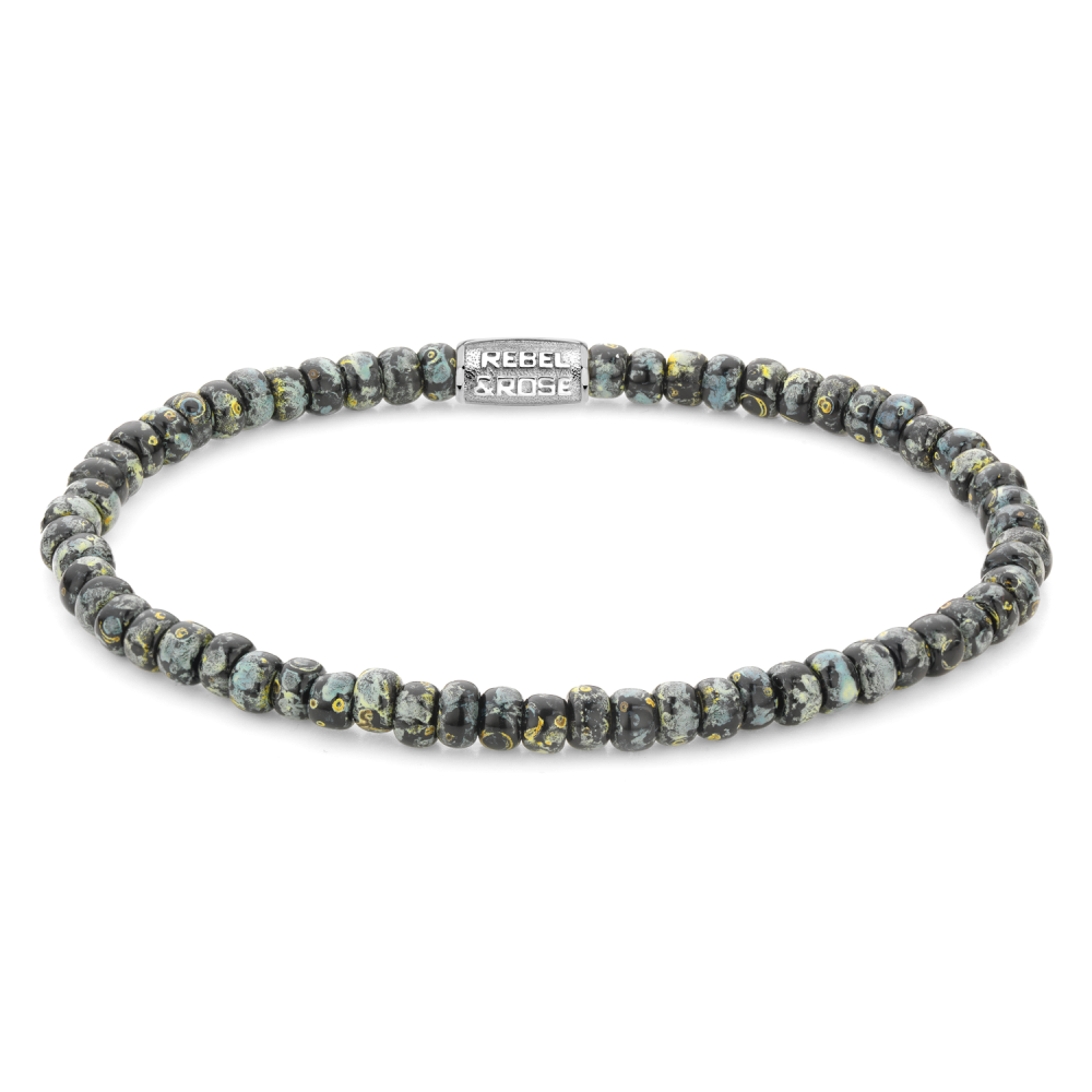 Pulsera de cuentas de 4 mm en tonos negros y grises con detalles de leopardo.