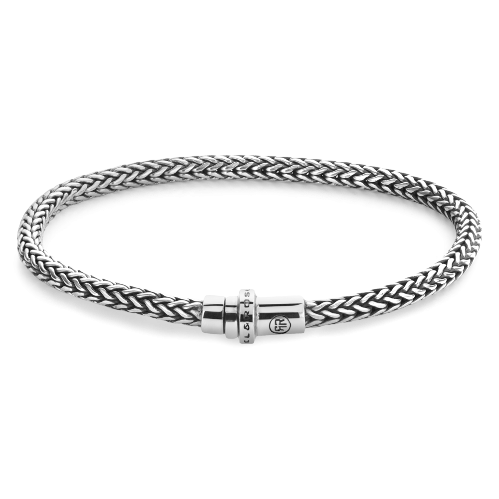 Pulsera de plata 925 con diseño trenzado y cierre cilíndrico.