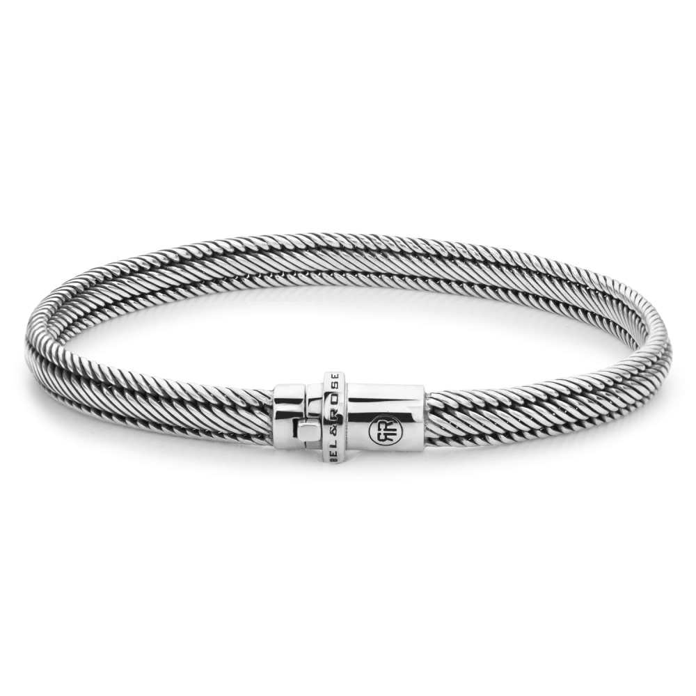 Pulsera de acero inoxidable con diseño trenzado y cierre de seguridad.