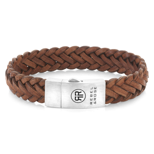 Pulsera de cuero trenzada en color cognac mate con cierre de acero inoxidable.