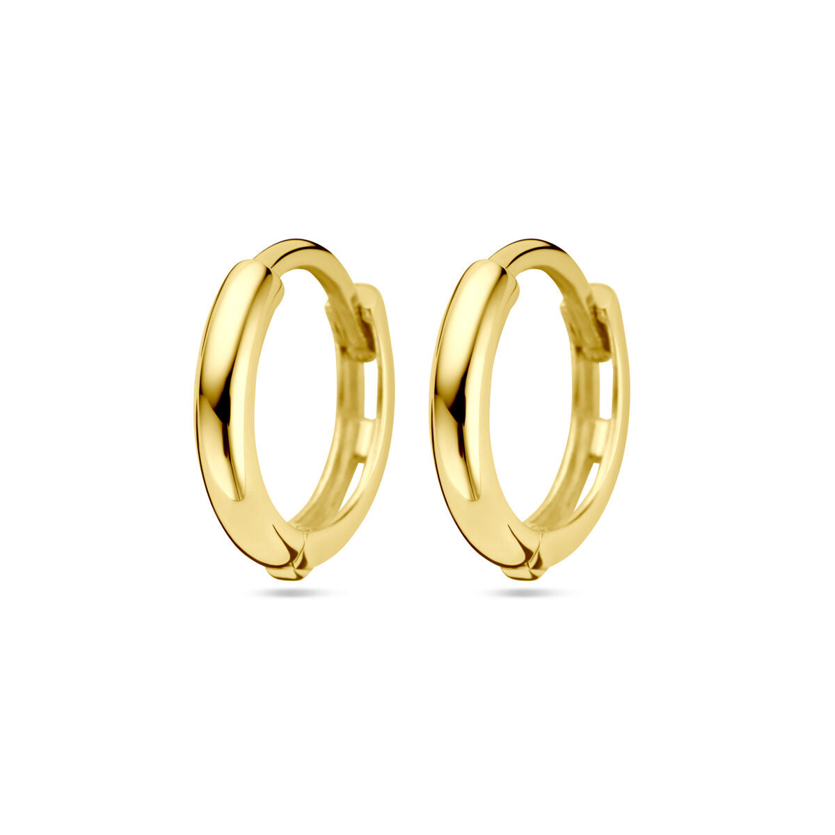 Pendientes de aro de 14K en oro amarillo, con un acabado pulido y diseño sencillo.