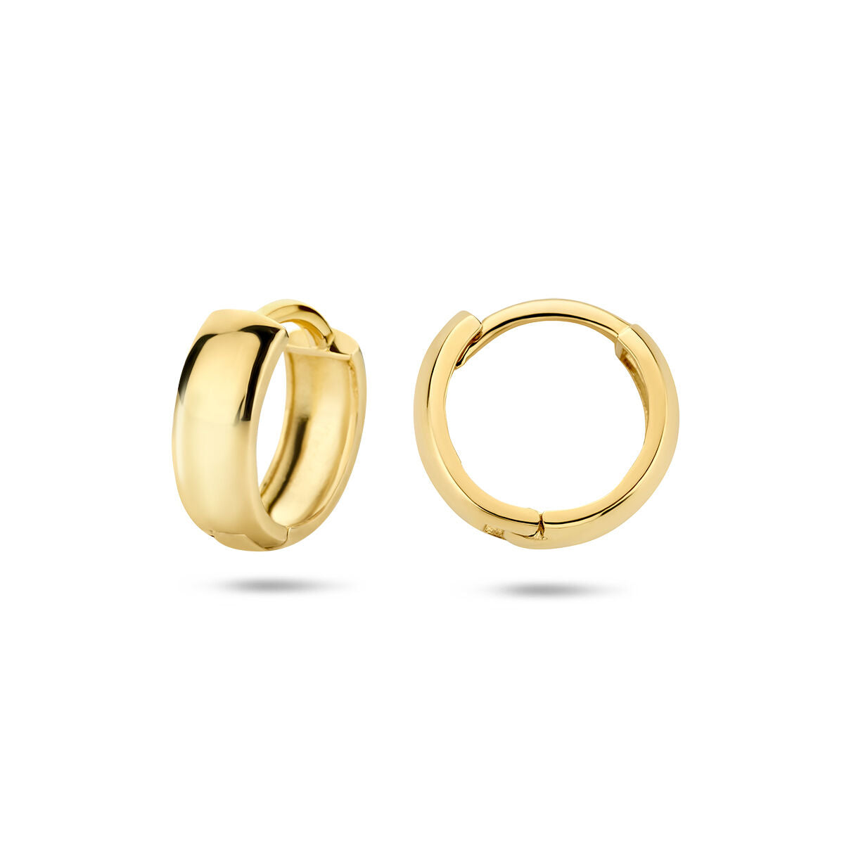 Pendientes de aro de 14K en oro amarillo con un acabado pulido y diseño sencillo.