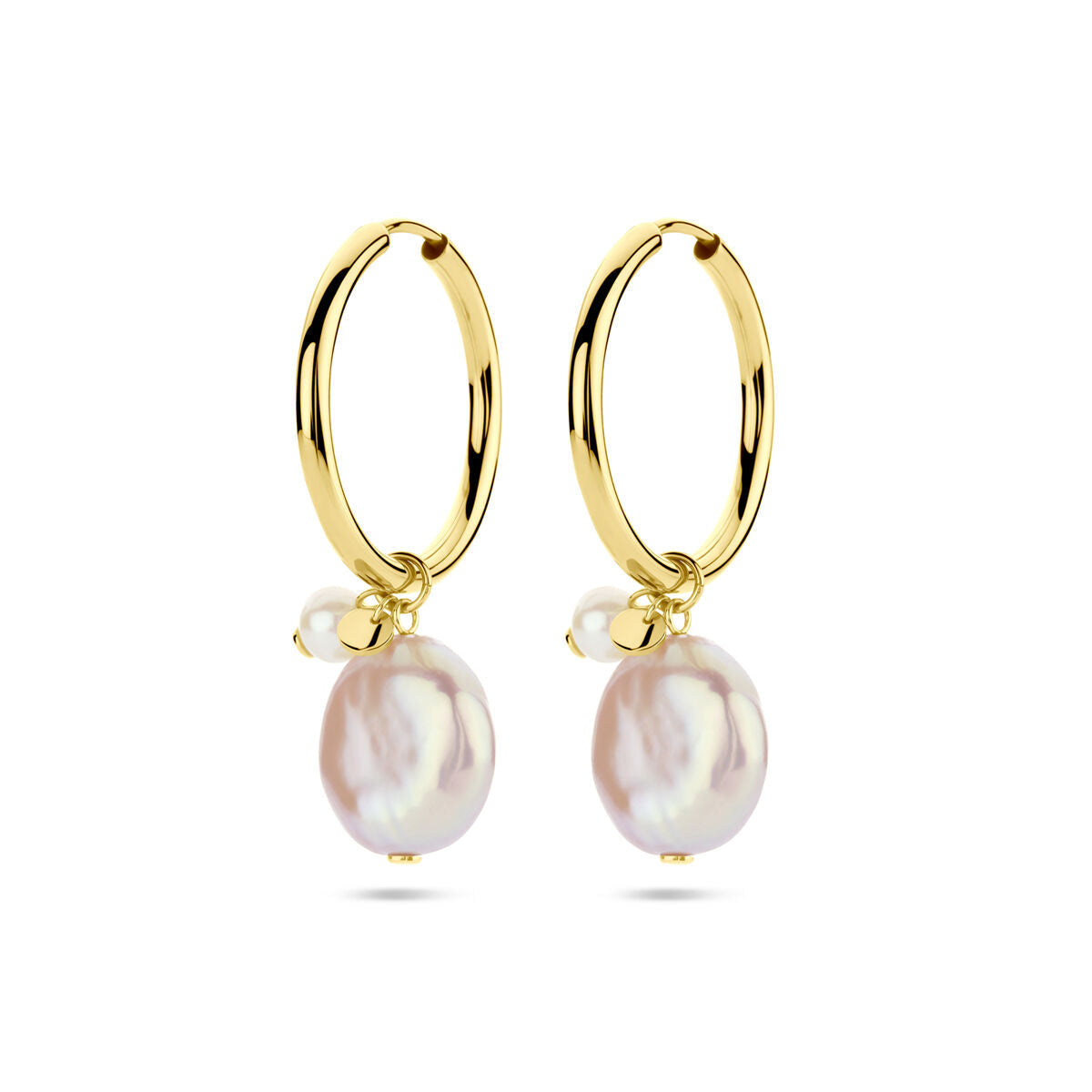 Pendientes de aro de 14K en oro amarillo con perlas keshi y detalles brillantes.
