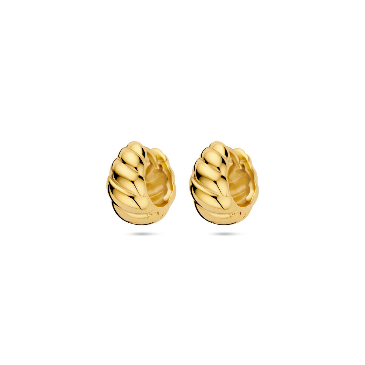 Pendientes de aro dorados con diseño trenzado de 6,5 mm.