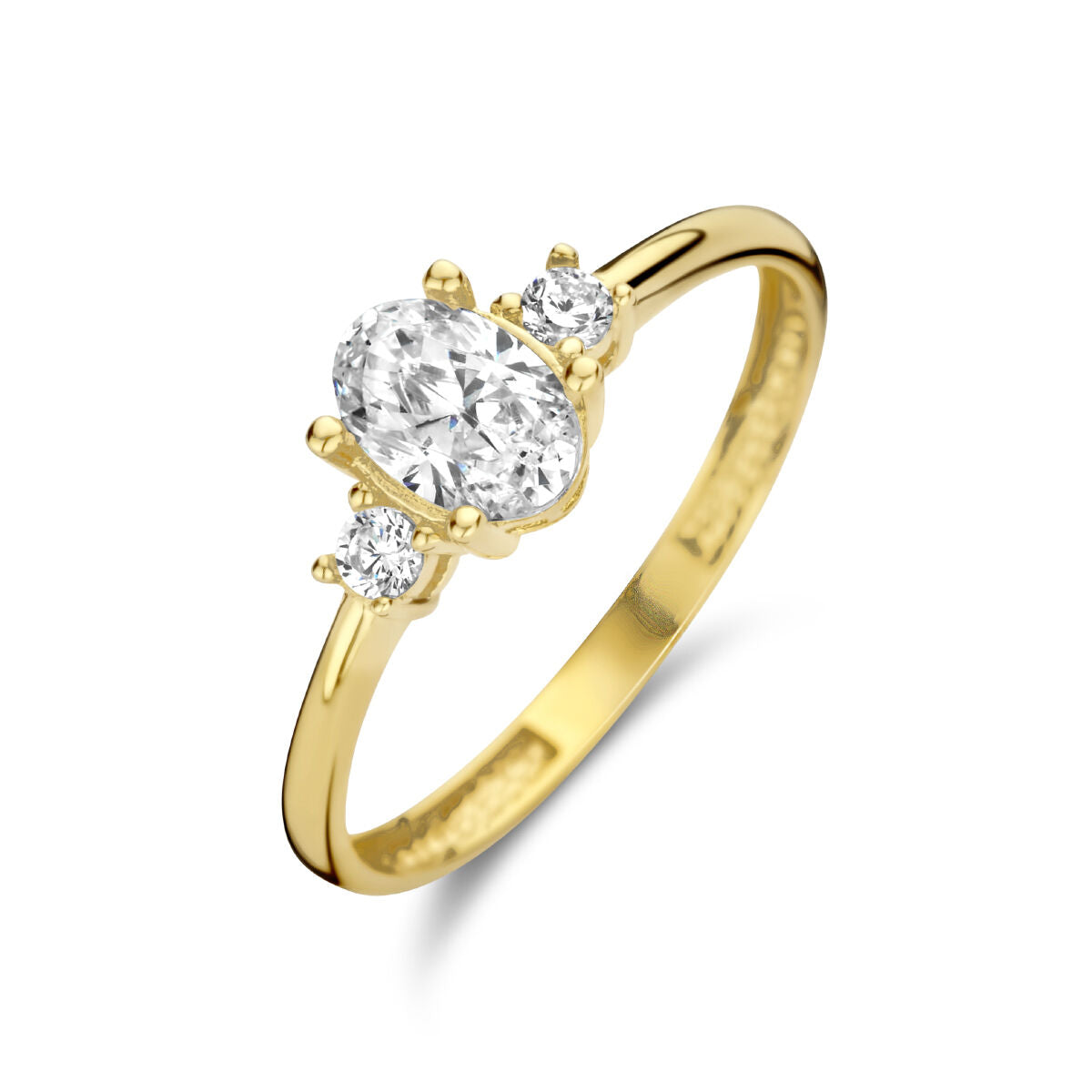Anillo de trilogía en oro amarillo de 14K con zircónia, con una piedra ovalada central y dos piedras laterales.