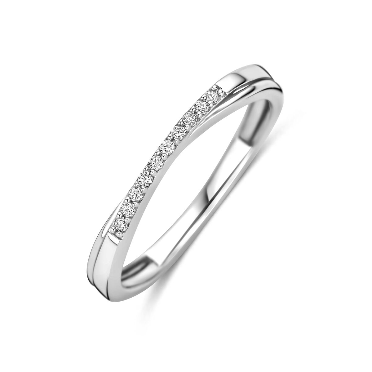 Anillo de plata rodiada con circonitas en estilo de entorno.