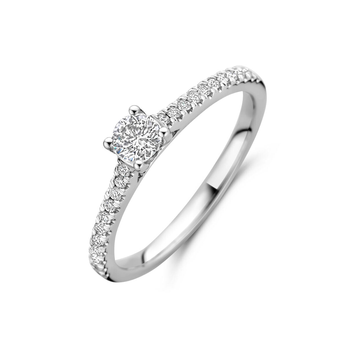 Anillo de oro blanco de 14K con diamante lab-grown de 0.39 ct y pavé de diamantes.