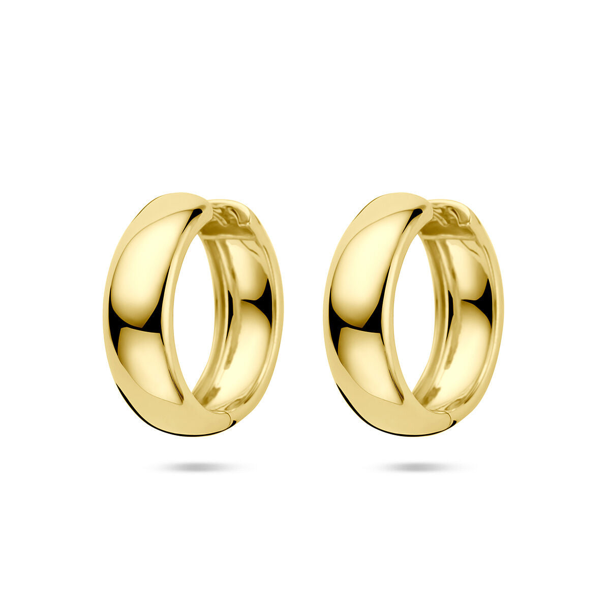 Aros de plata 925 con baño de oro amarillo, de forma redonda y acabado brillante.