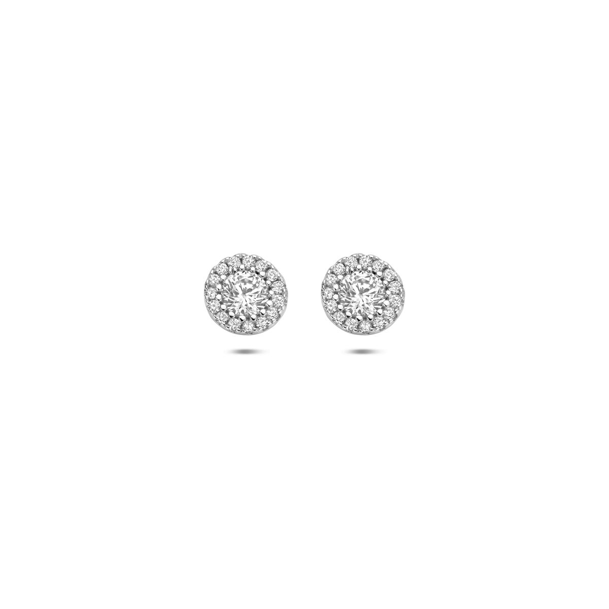Pendientes de plata con circonitas en estilo de entorno de 6 mm.