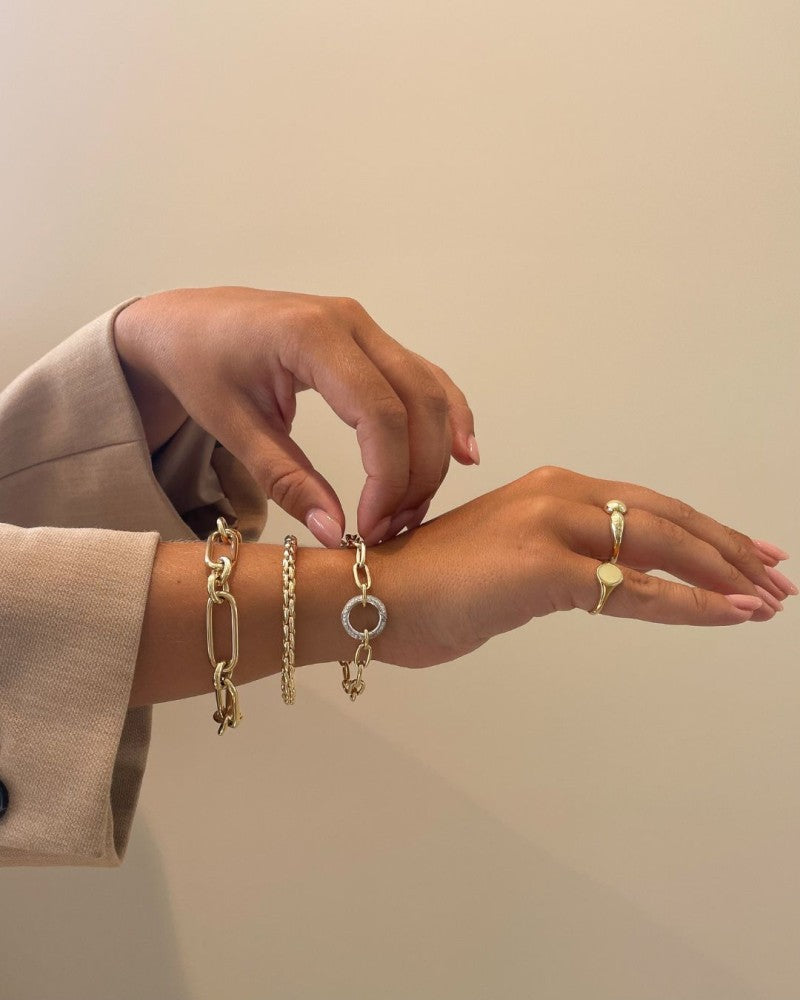 Elegante Pulsera de Oro Amarillo con Cierre de Resorte de Oro Blanco y Diamantes – 14 Quilates