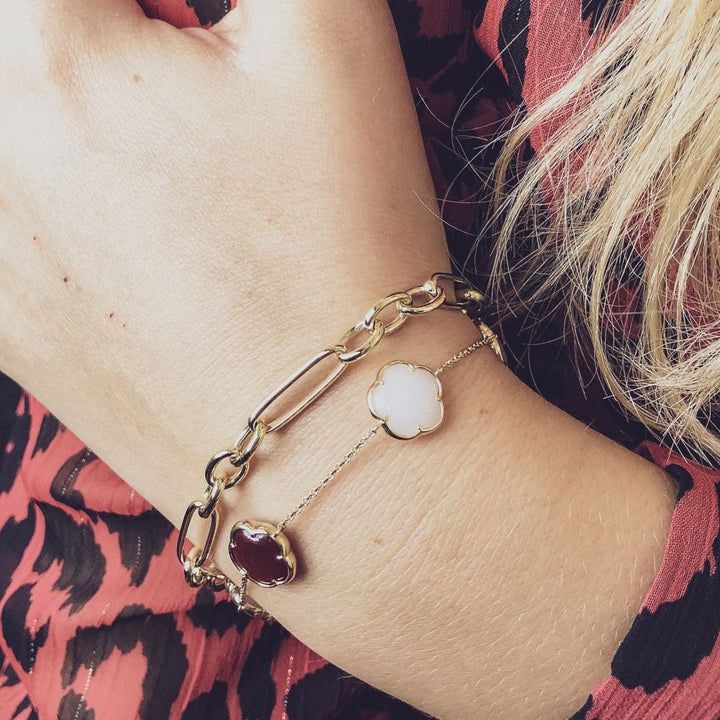 Geelgouden Schakelarmband met Wisselende Schakels en Luxe Karabijnsluiting – 14 Karaat Goud, Elegante Armband voor Dames