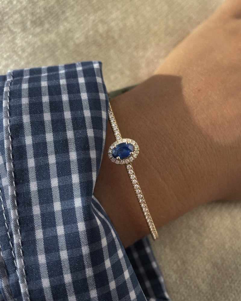 Bangle de oro con diamantes y zafiro 14 quilates, 0,61 crt diamantes, 0,94 crt zafiro