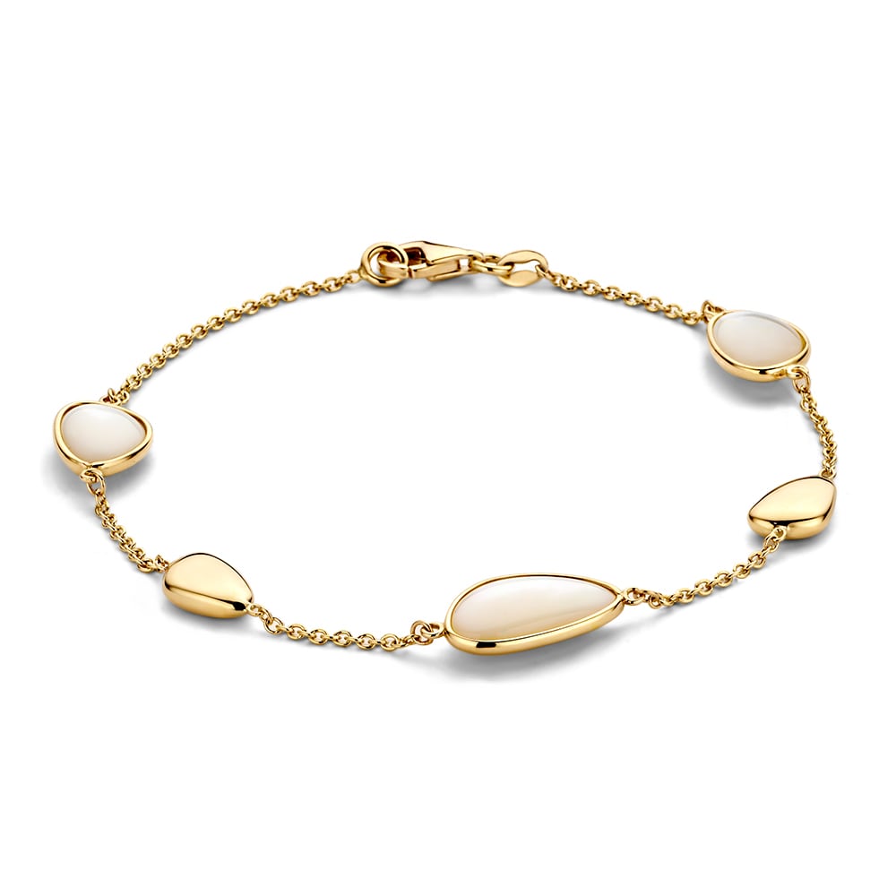 Pulsera de oro amarillo con elementos dorados y detalles de nácar, de 19 cm de longitud.