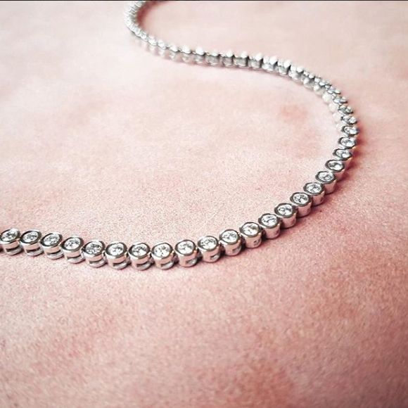Pulsera de oro blanco con 69 diamantes – 1.02 crt, 14 quilates