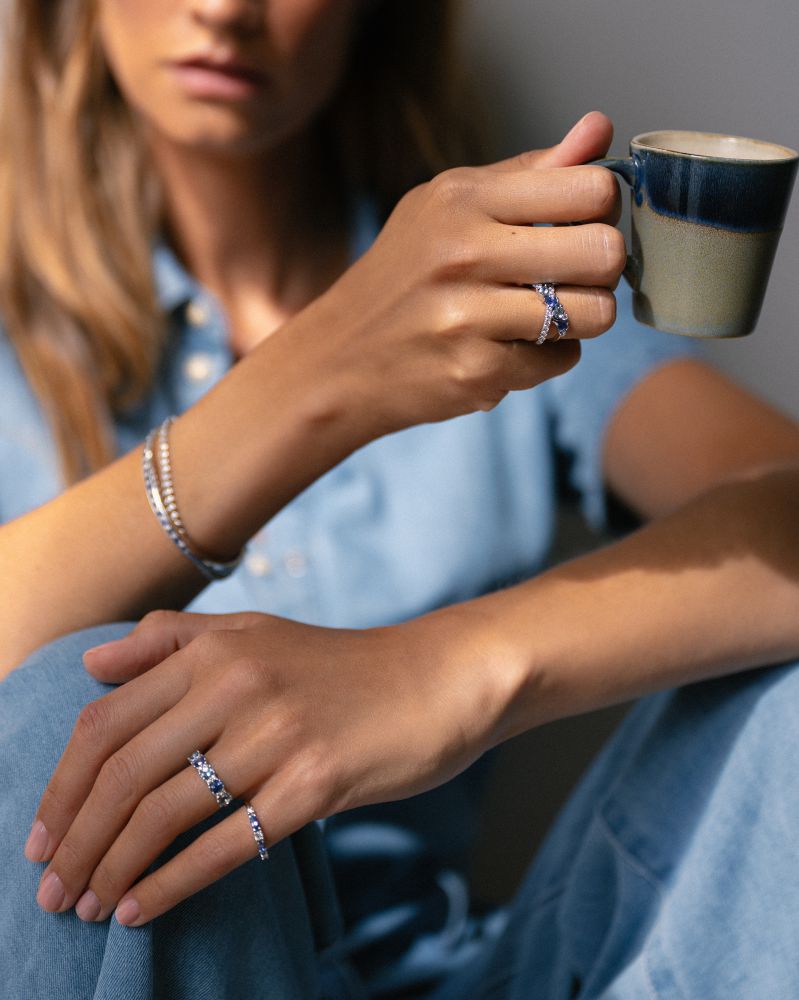 Pulsera de oro blanco con diamante y zafiro – 14 quilates, 0.47 crt diamante, 60x51 mm