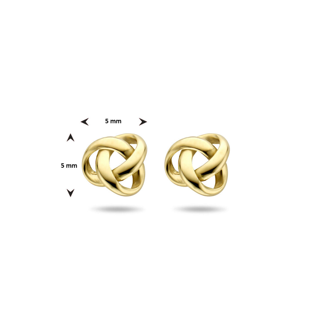Oorknoppen knoop 14K geelgoud van Van der Kooij Collectie, met verweven lussen van 5x5 mm, elegant getoond op een witte achtergrond met maataanduiding. Perfecte dames sieraden voor een tijdloze uitstraling.
