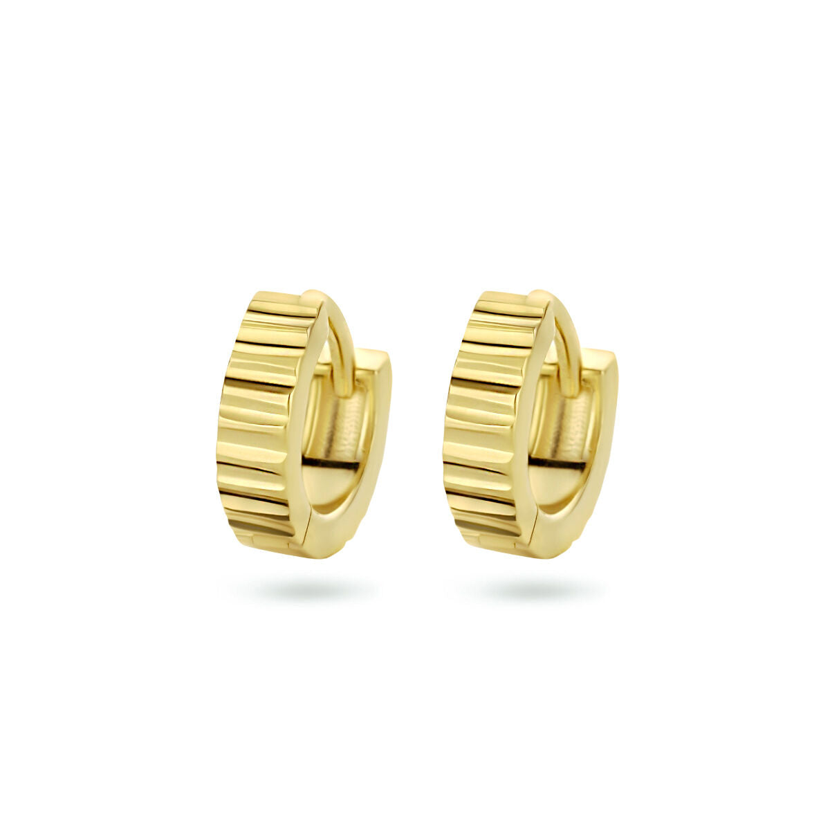 Pendientes de aro de 1 micrón de plata dorada (amarilla) con textura estriada.