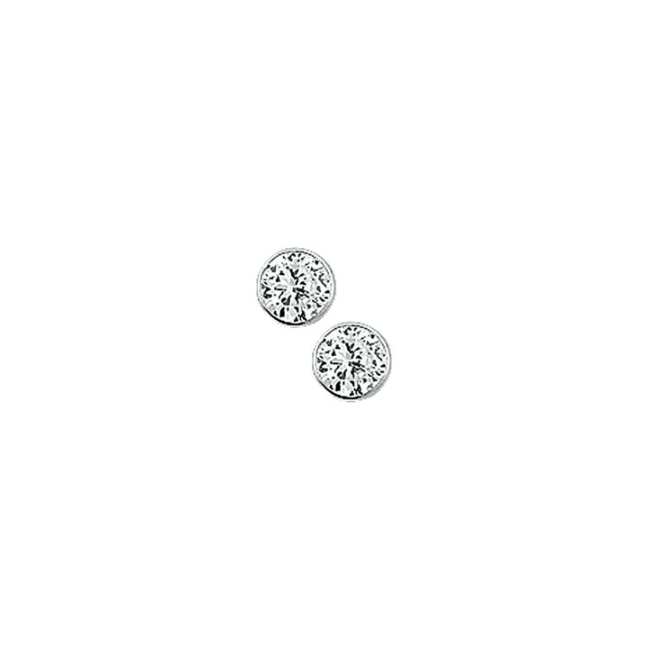 Een paar ronde, sprankelende oorknoppen zirkonia zilver wit uit de Van der Kooij Collectie wordt getoond tegen een effen witte achtergrond, waardoor hun tijdloze elegantie wordt benadrukt.