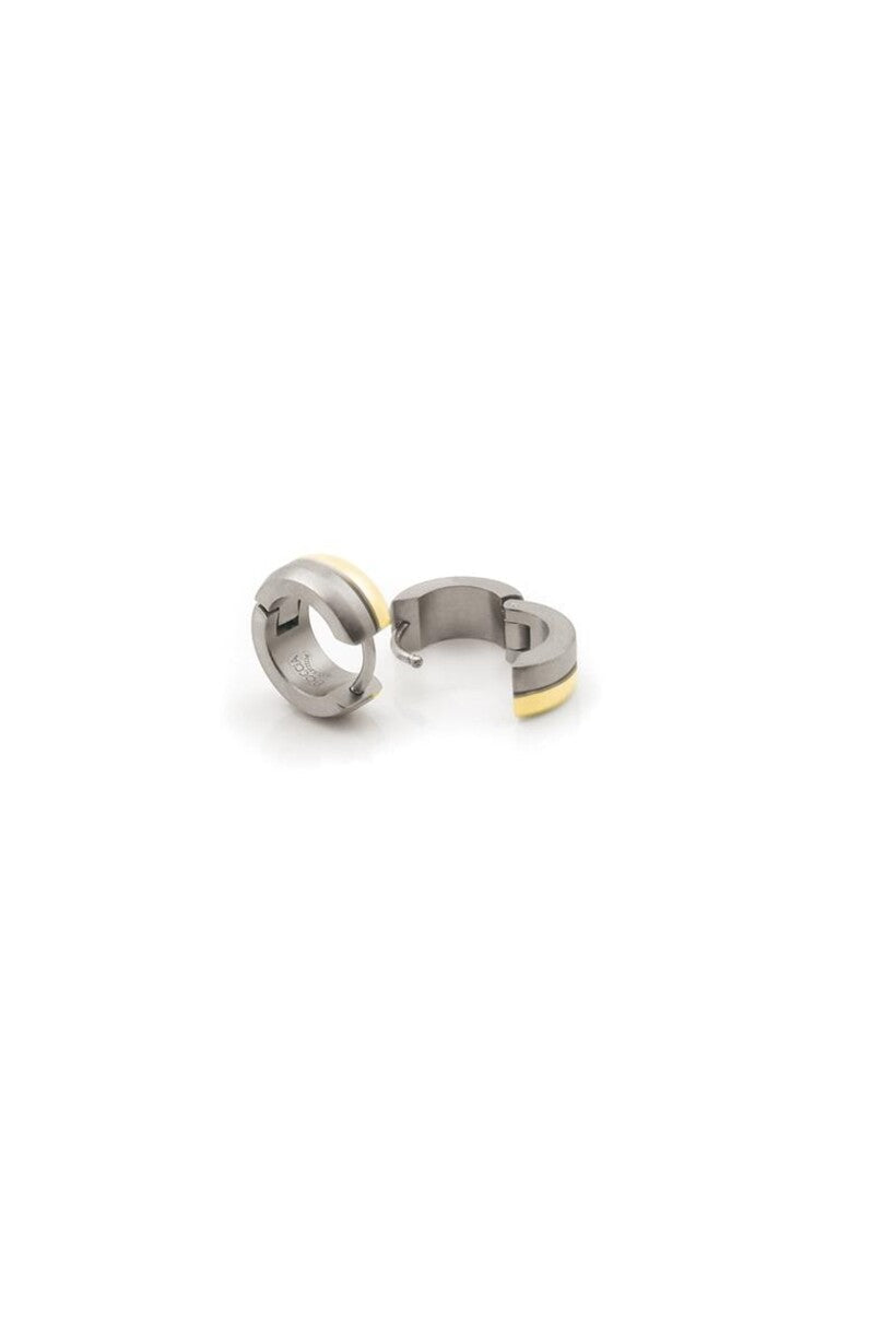 Pendientes de aro bicolor de titanio con detalles dorados.