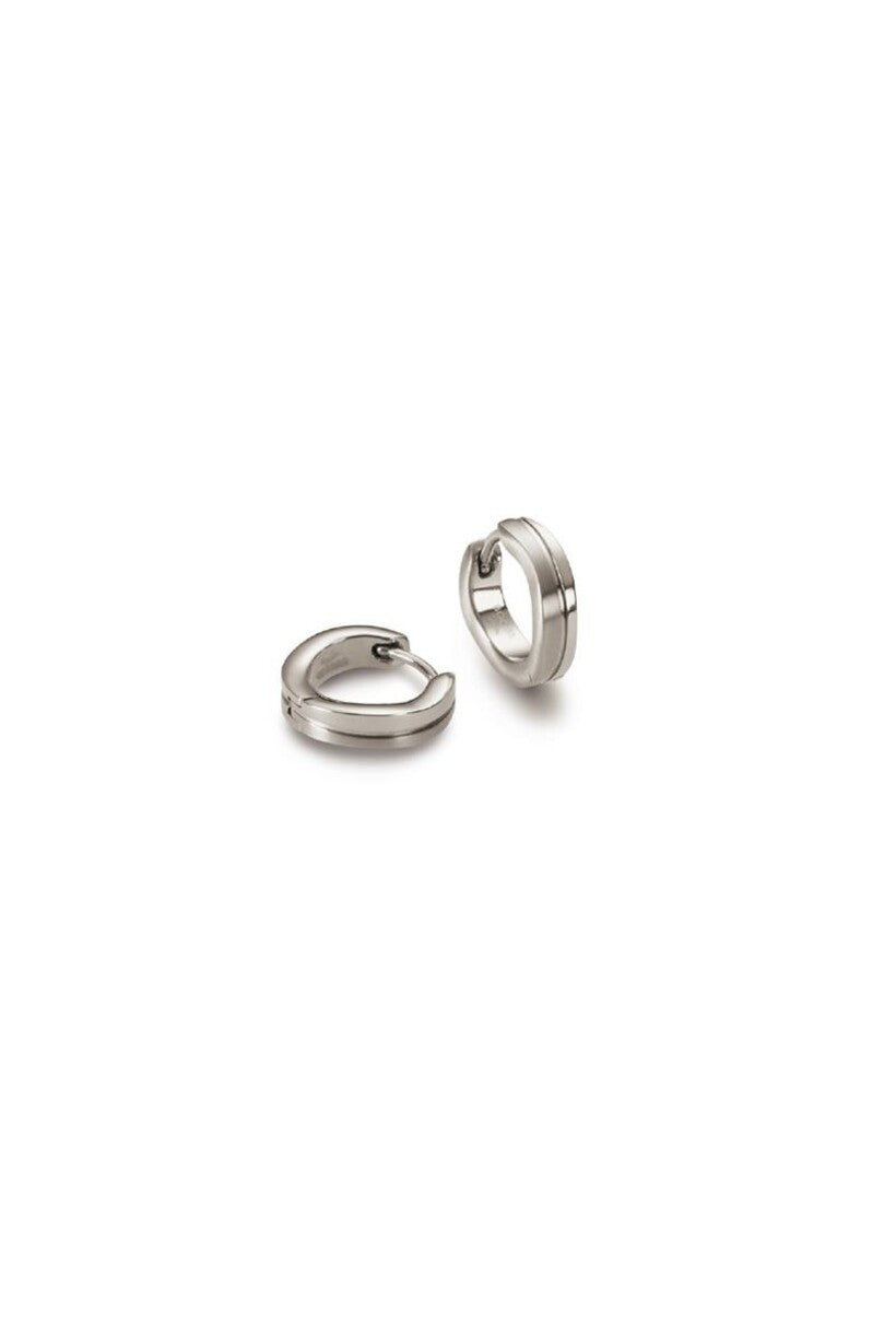 Pendientes de aro de titanio con un diseño sencillo y acabado pulido.