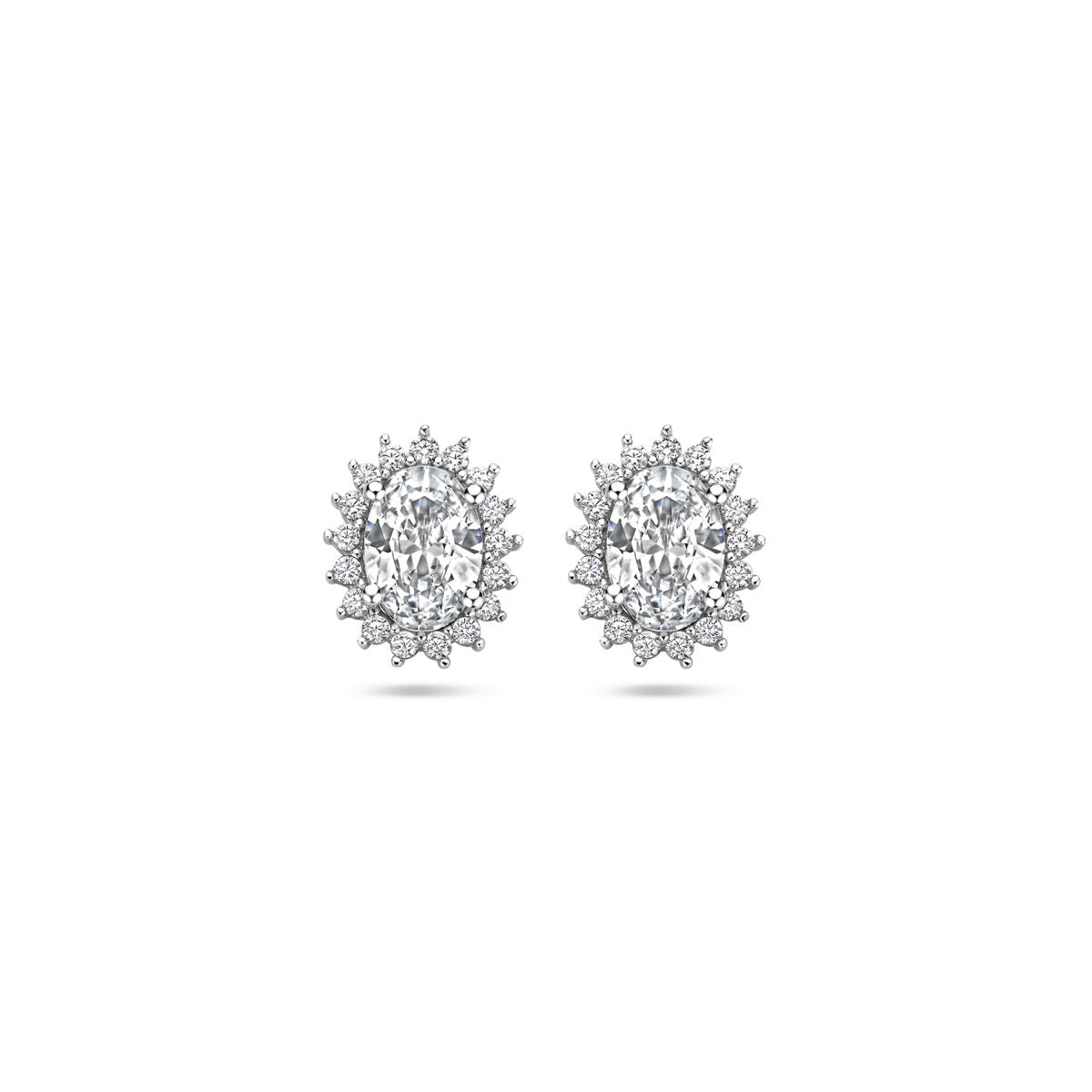 Pendientes de zirconia de 10,5 mm en plata rodiada con forma ovalada y detalles brillantes.