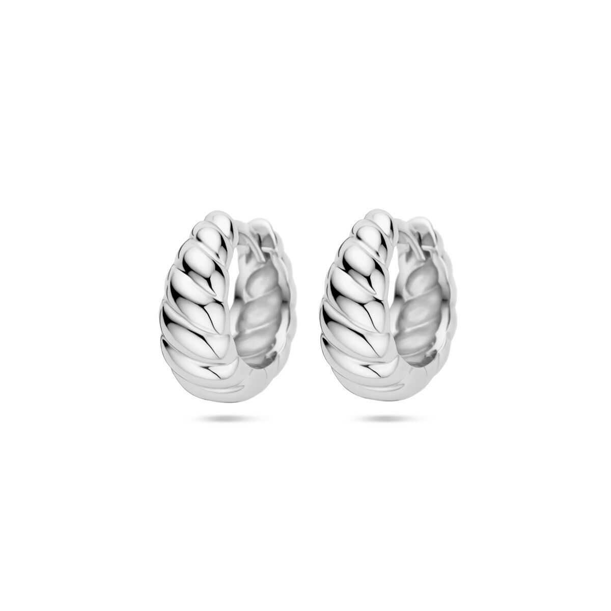 Pendientes de aro retorcidos de 6,5 mm en plata rodiada.