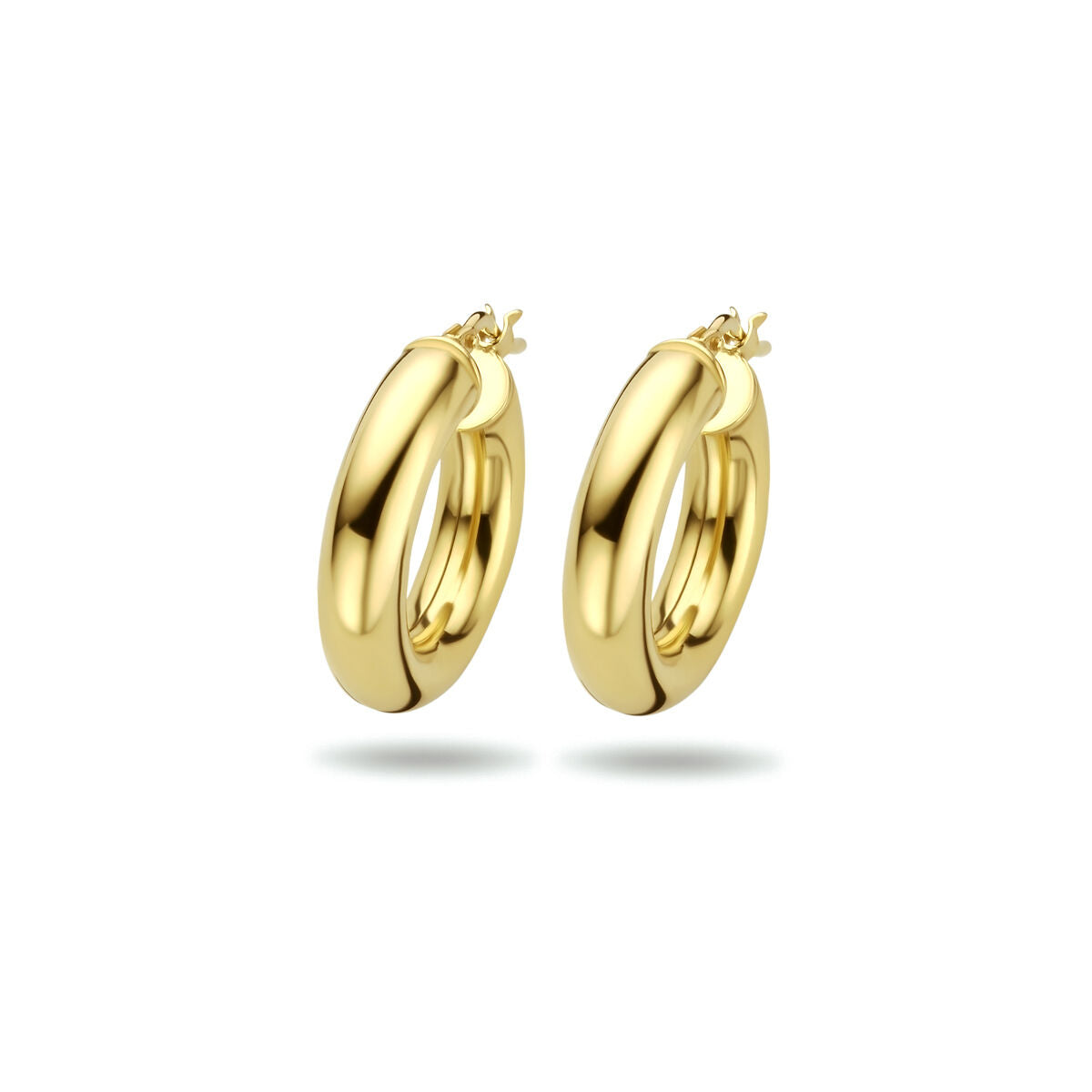 Pendientes de aro dorados de 5,0 mm con acabado brillante.