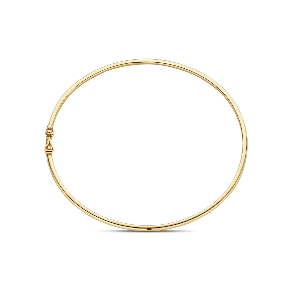Brazalete circular de 14K en oro amarillo, con un grosor de 2,4 mm y dimensiones de 60 x 52 mm.