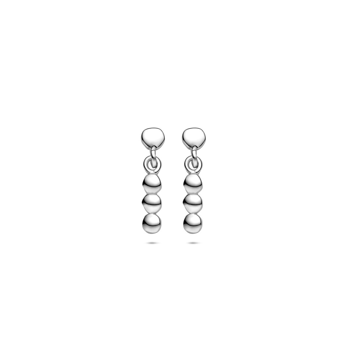 Pendientes largos de plata rhodiumada con tres esferas brillantes.