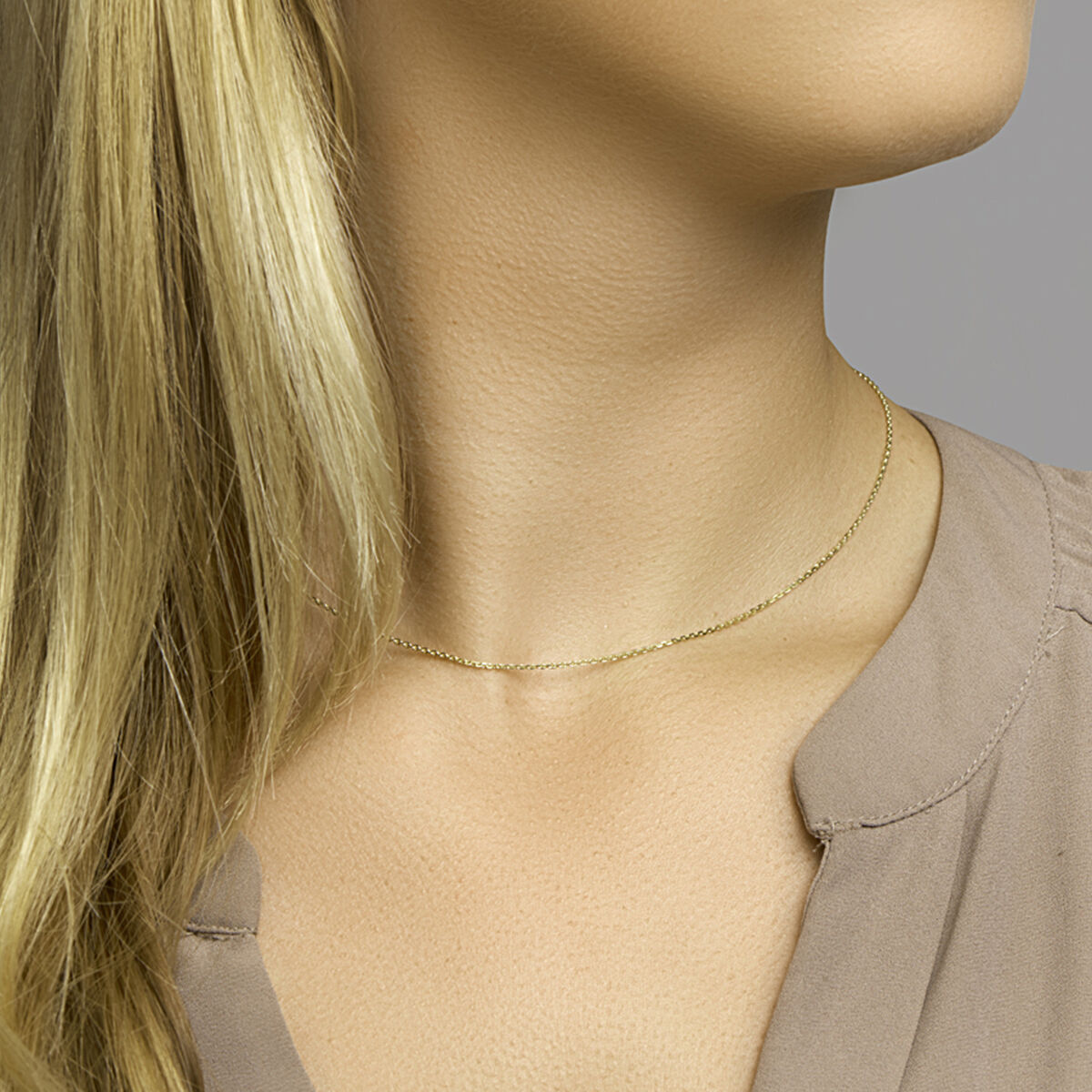 Collar de oro amarillo de 18k con eslabones de ancla