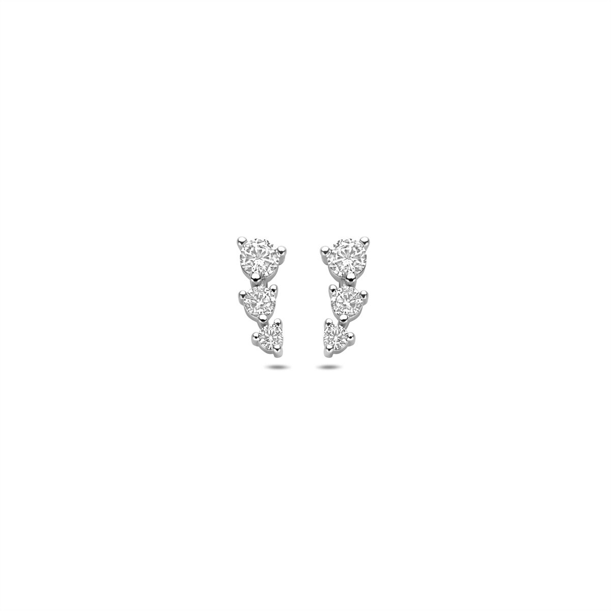Pendientes de primera puesta de plata rodiada con circonitas, en forma de pequeñas hojas.