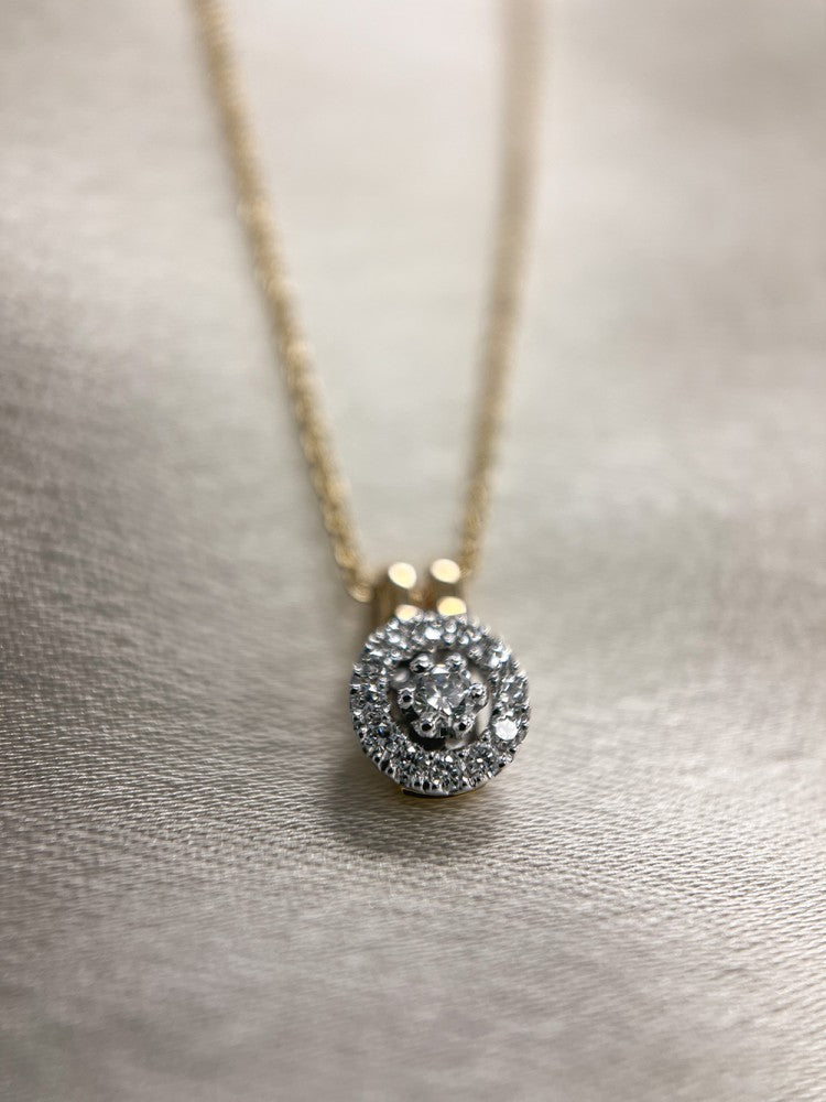 Colgante de diamantes en cadena de ancla de oro 0.12 crt