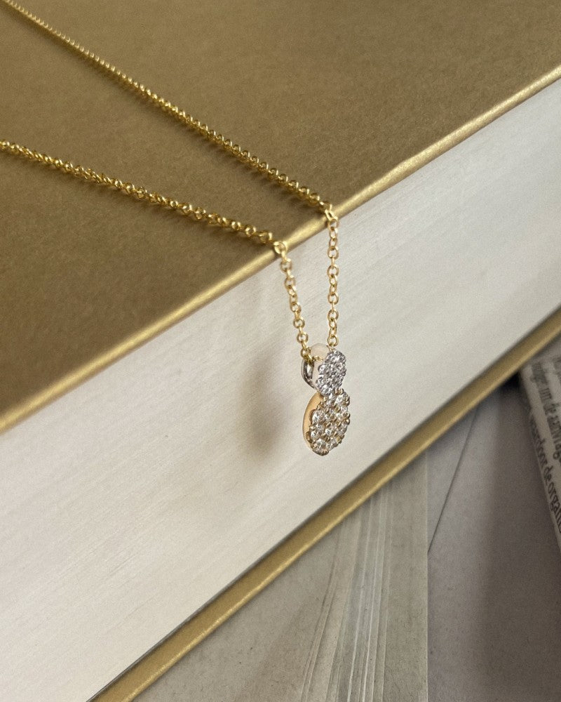 Collar elegante de oro con diamantes engastados de 0.53ct