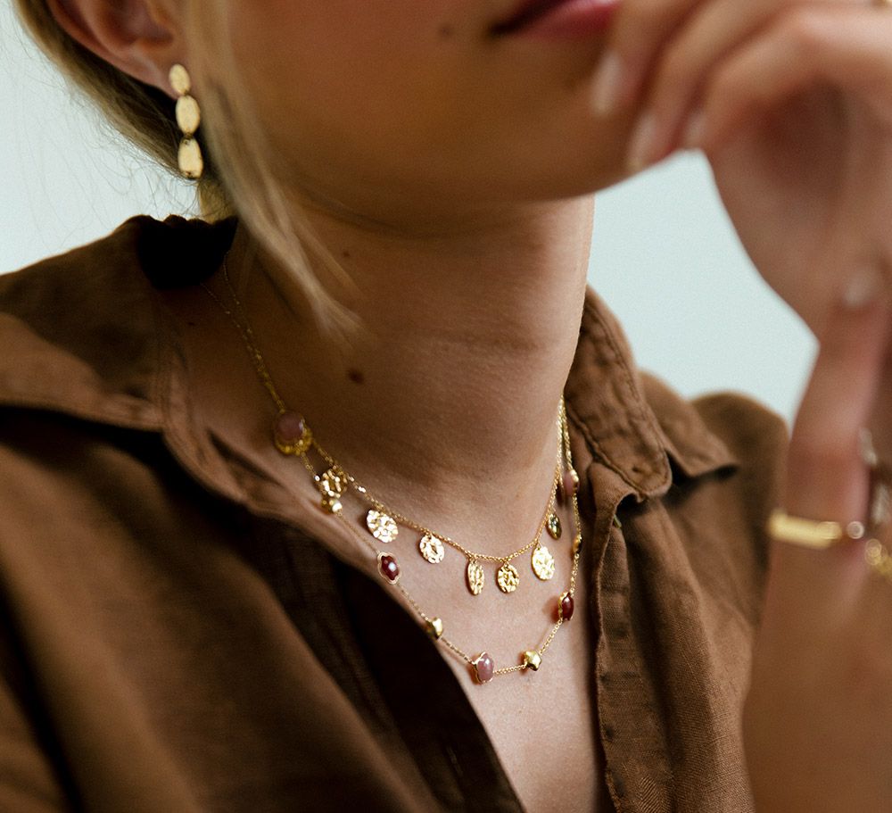 Collar de oro amarillo de 14K con monedas martilladas - Joya elegante de mujer