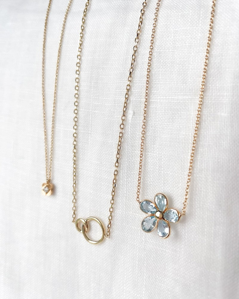 Collar de oro con eslabones de ancla tallados y círculos conectados – Elegancia de 14 quilates para de mujer